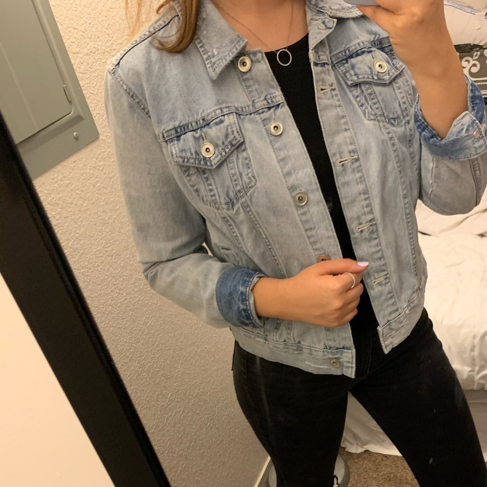 DENIM JACKET!!! SIZE MEDIUM